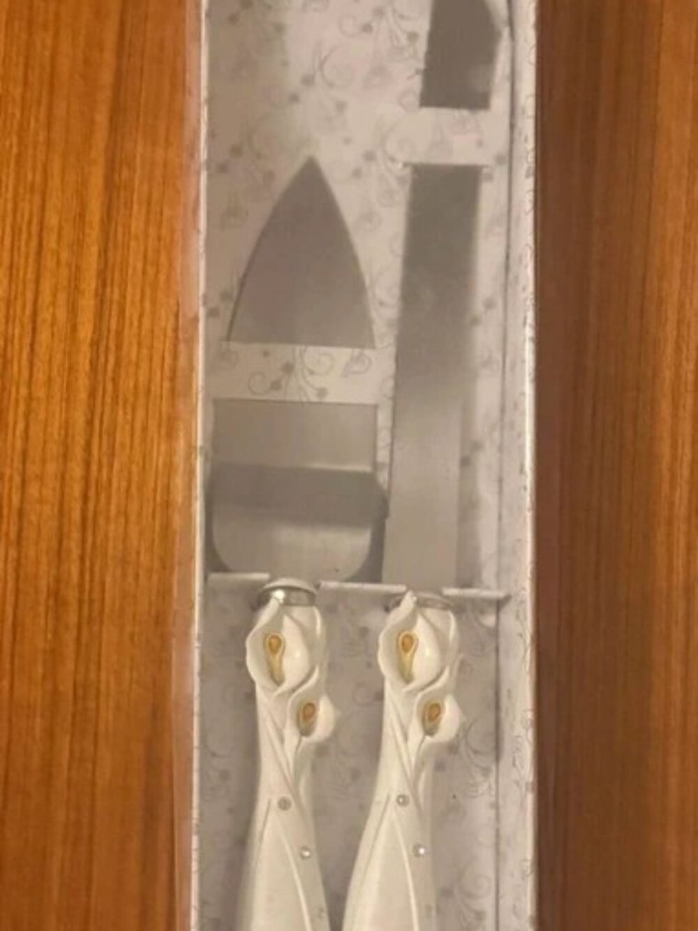 White Floral Handle Cake Server and Knife Set